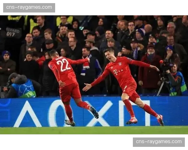 欧冠主题列车在伦敦运行，车厢内外布满各队元素