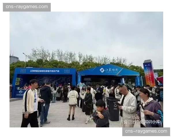 城市广场免费观赛区爆满，万名球迷共同见证晋级时刻